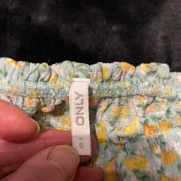 Only brand cropped tank - Picture 3 of 4